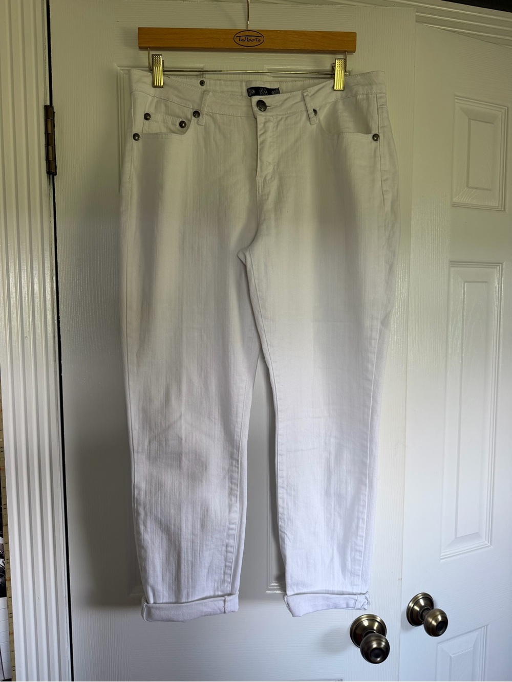 Tru Luxe Women’s Size 31/12 Slim Straight Jeans